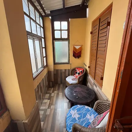 Calcutta Backpackers Homestay- For Travellers And Backpackers Exterior photo