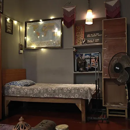 Calcutta Backpackers Homestay- For Travellers And Backpackers Exterior photo