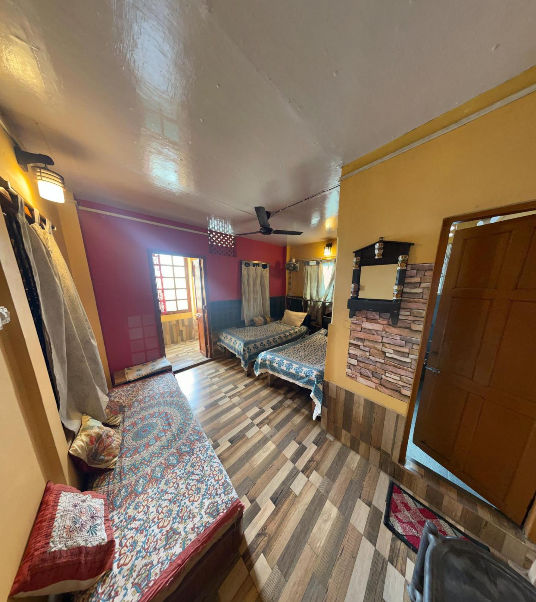 Backpackers Homestay- For Travellers And Backpackers Kolkata